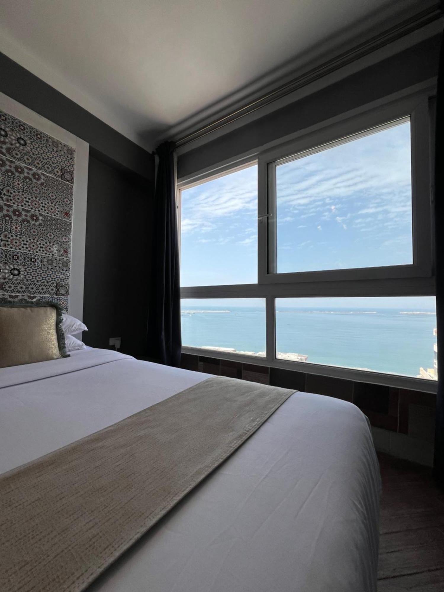 Downtown Sea View Apartament *